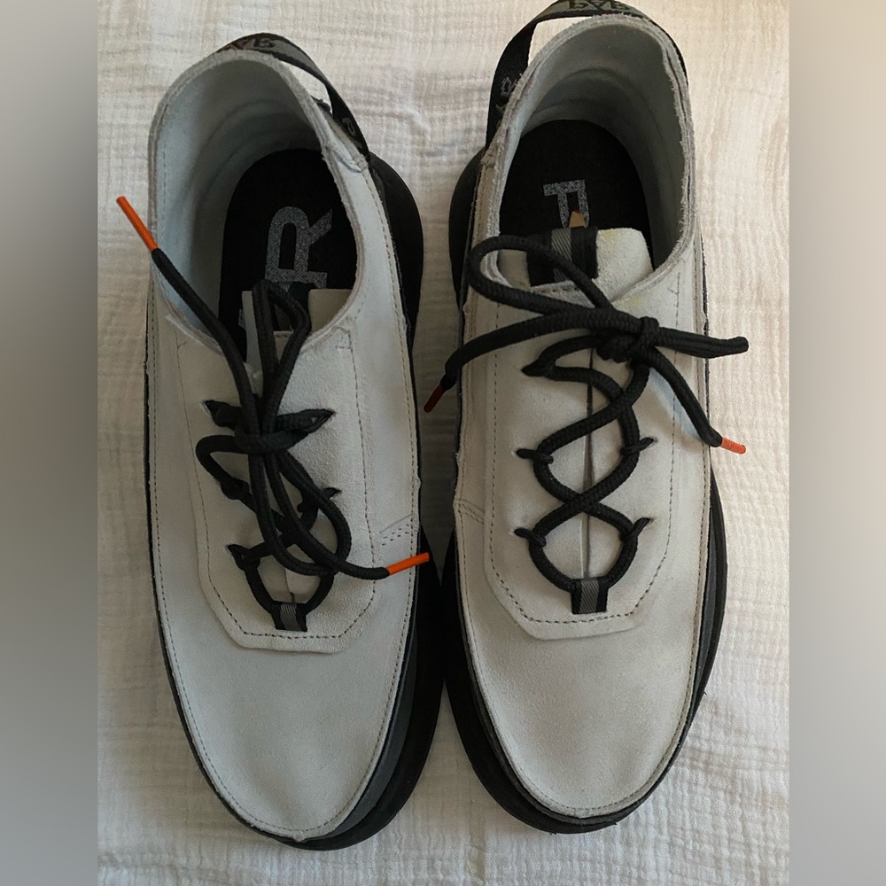 Unisex PÁR Grey Leather Shoes from Prague Company Size Euro 40